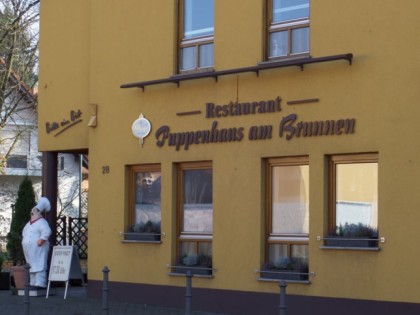 Foto: Puppenhaus am Brunnen